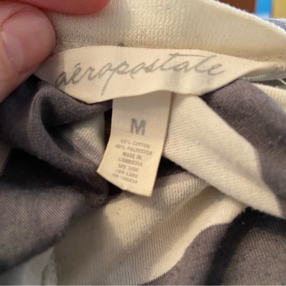 🛍️3/$30 Aéropostale women’s grey & white striped top in size medium - Picture 6 of 6